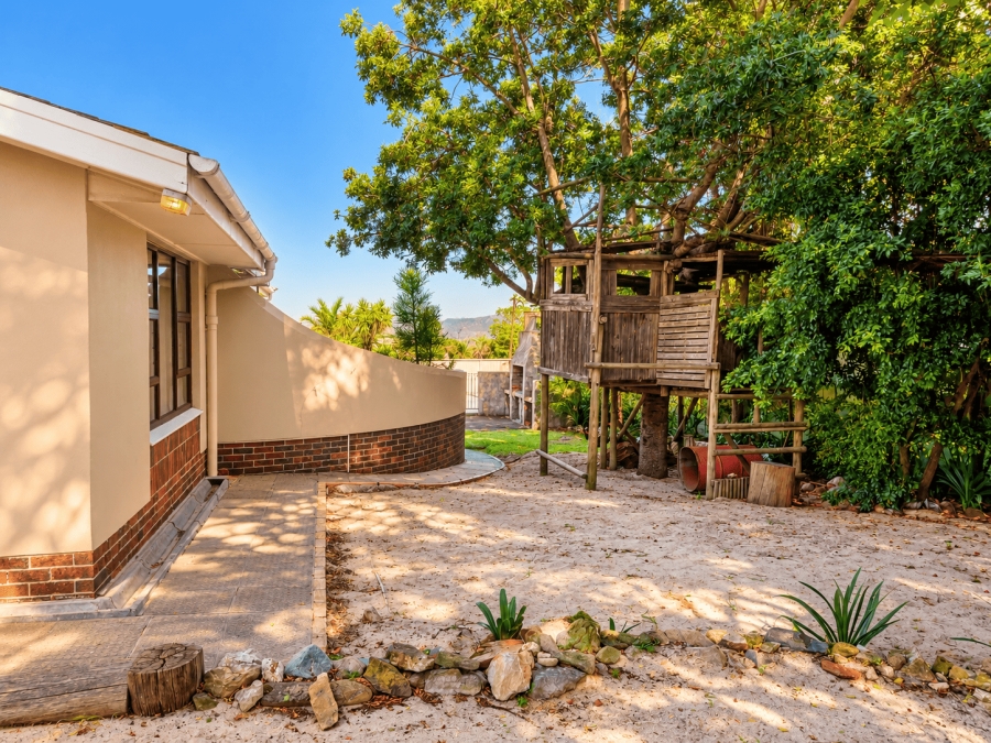 4 Bedroom Property for Sale in Protea Heights Western Cape
